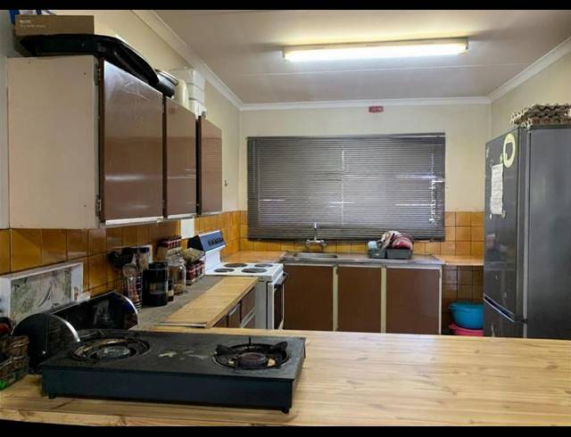 2 BEDROOM FLAT FOR SALE IN VEREENIGING CENTRAL